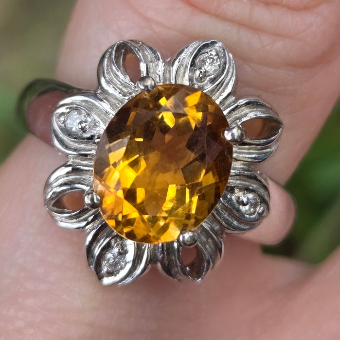 3203 Vintage: 9ct White Gold Citrine & Diamond Cluster Ring