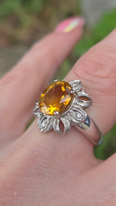 3203 Vintage: 9ct White Gold Citrine & Diamond Cluster Ring