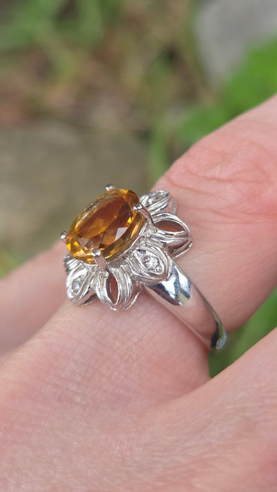 3203 Vintage: 9ct White Gold Citrine & Diamond Cluster Ring