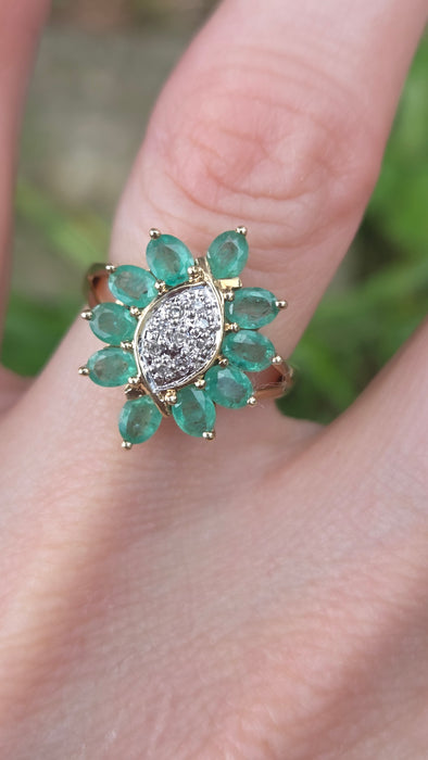 3208 Vintage: 9ct Yellow Gold Emerald & Diamond Cluster Ring