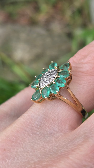 3208 Vintage: 9ct Yellow Gold Emerald & Diamond Cluster Ring