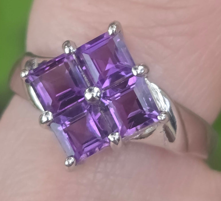 3202 Vintage: 9ct White Gold Amethyst Geometric Ring