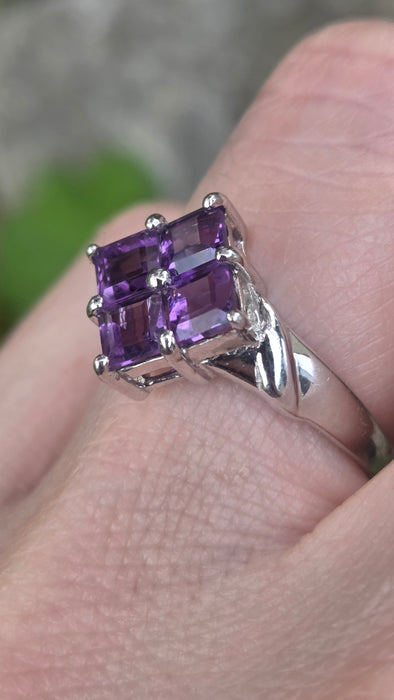 3202 Vintage: 9ct White Gold Amethyst Geometric Ring