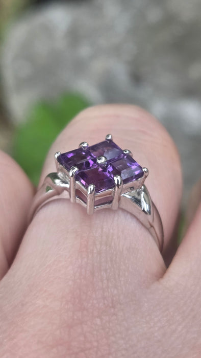 3202 Vintage: 9ct White Gold Amethyst Geometric Ring