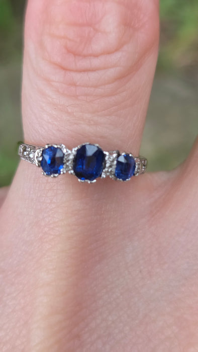 3121 Vintage: 18ct Yellow Gold & Platinum Three-Stone Sapphire & Diamond Ring
