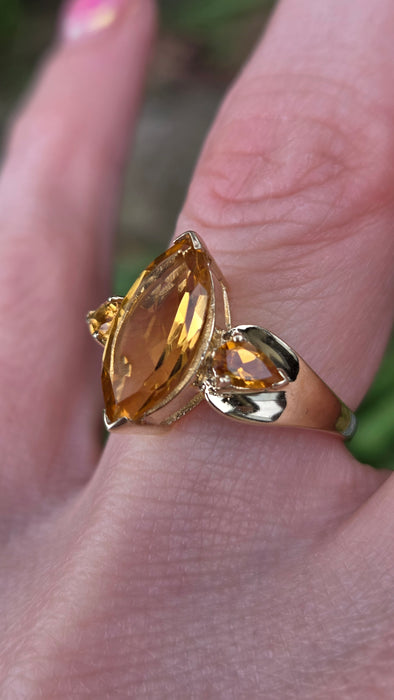 3186 Vintage: 9ct Yellow Gold Citrine Trilogy Ring — From 1977