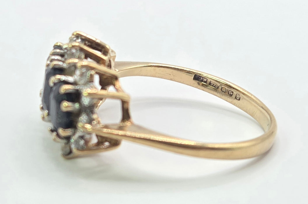 3167 Vintage: 9ct Yellow Gold Sapphire & Simulated Diamond Cluster Ring