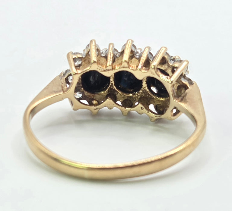 3167 Vintage: 9ct Yellow Gold Sapphire & Simulated Diamond Cluster Ring