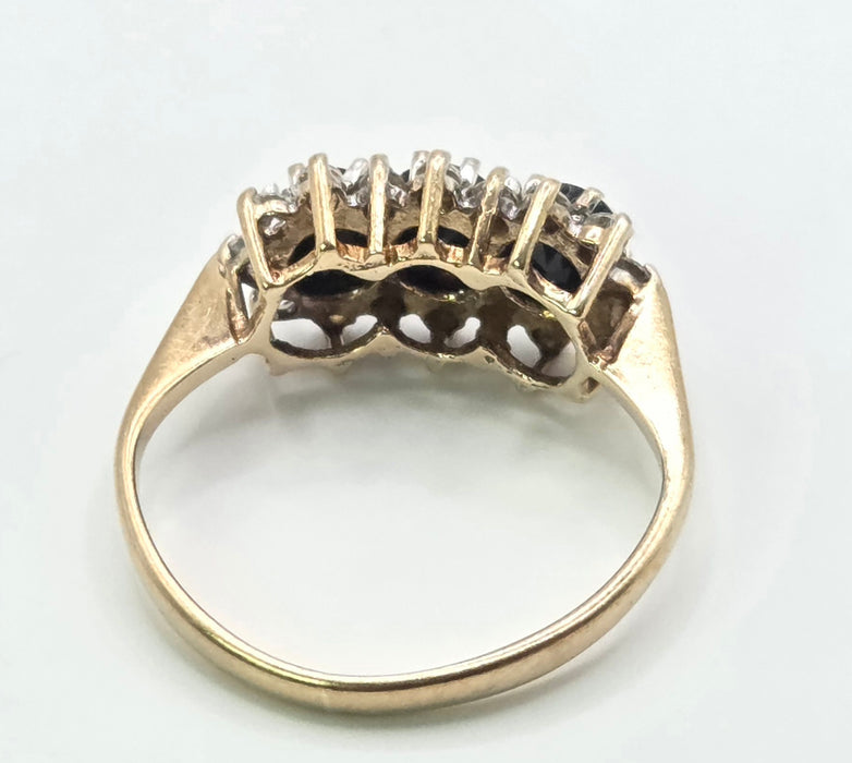 3167 Vintage: 9ct Yellow Gold Sapphire & Simulated Diamond Cluster Ring
