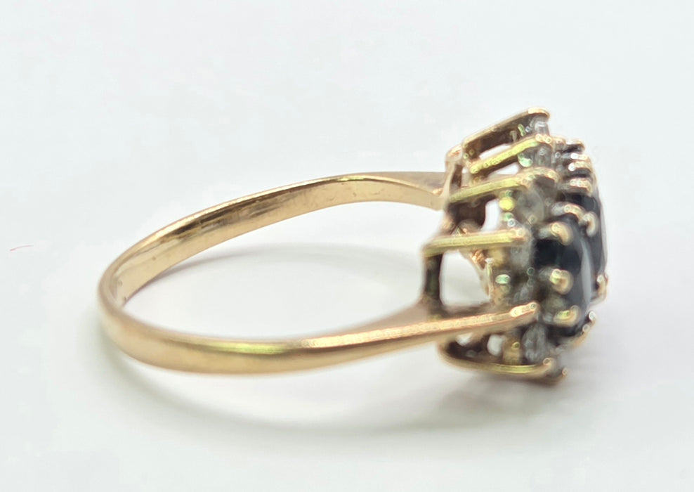 3167 Vintage: 9ct Yellow Gold Sapphire & Simulated Diamond Cluster Ring