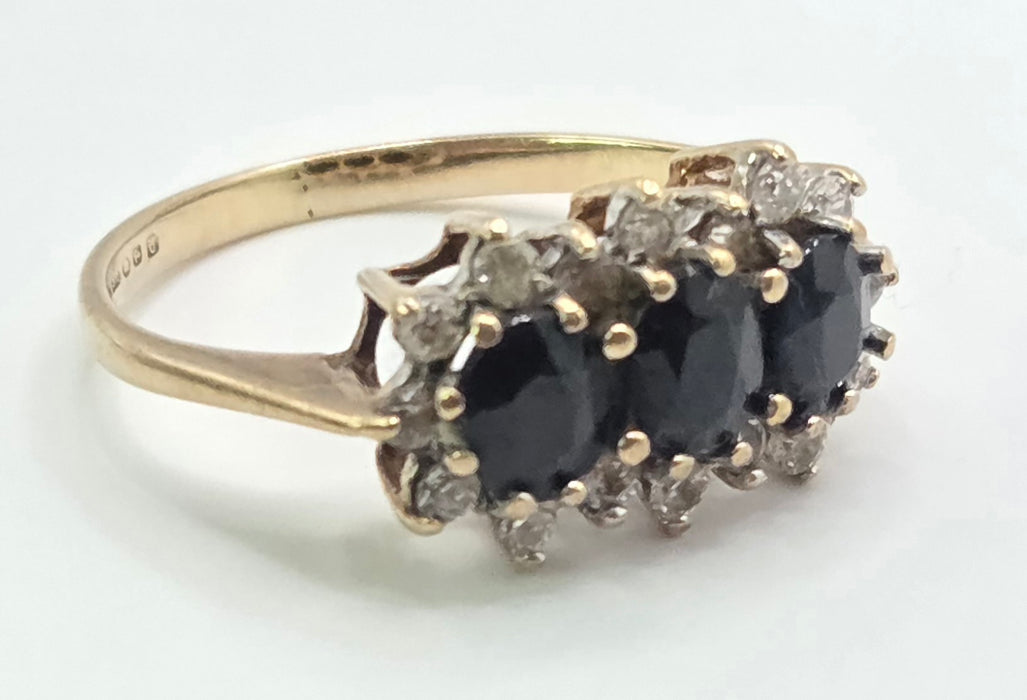 3167 Vintage: 9ct Yellow Gold Sapphire & Simulated Diamond Cluster Ring