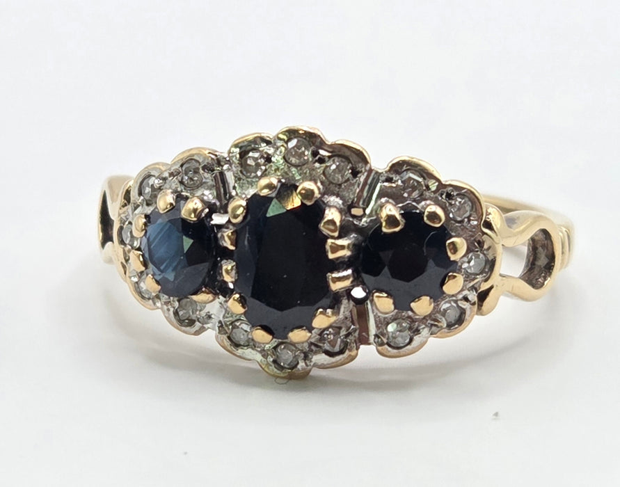 3216 Vintage: 9ct Yellow Gold Sapphire & Diamond Triple Cluster Ring