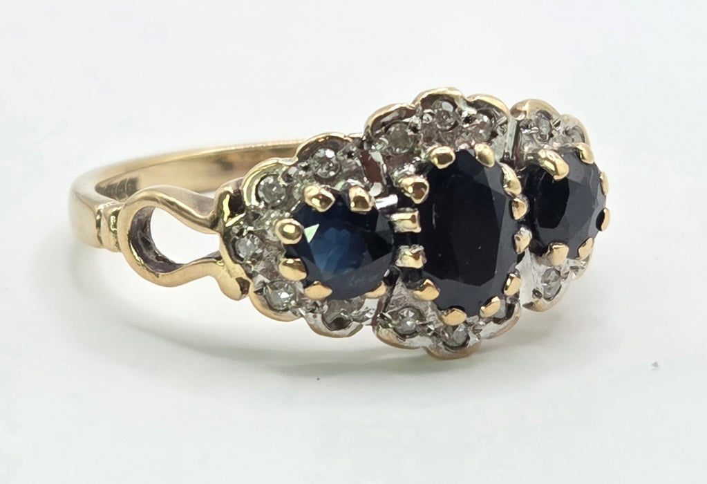 3216 Vintage: 9ct Yellow Gold Sapphire & Diamond Triple Cluster Ring