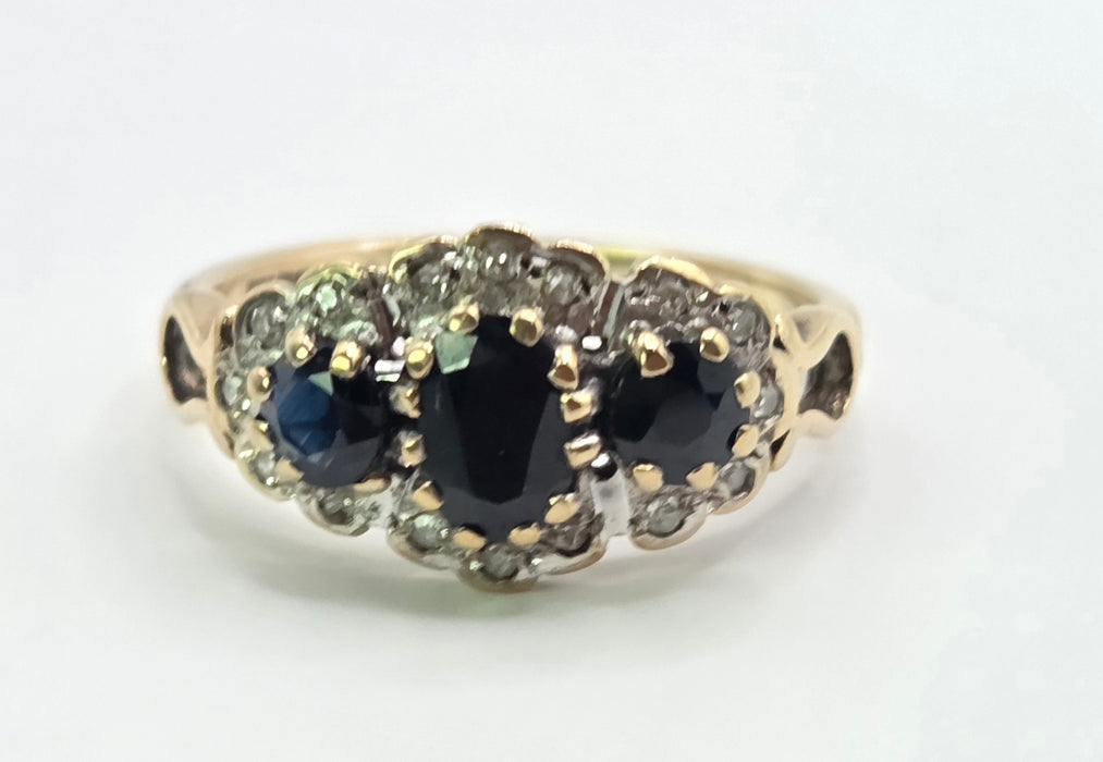 3216 Vintage: 9ct Yellow Gold Sapphire & Diamond Triple Cluster Ring