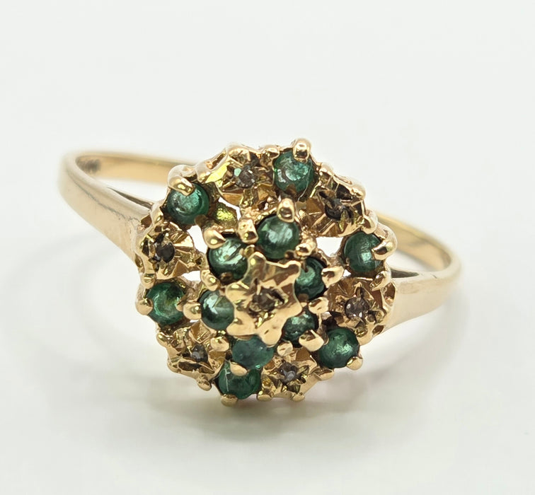 3213 Vintage: 9ct Yellow Gold Emerald & Diamond Dome Cluster Ring