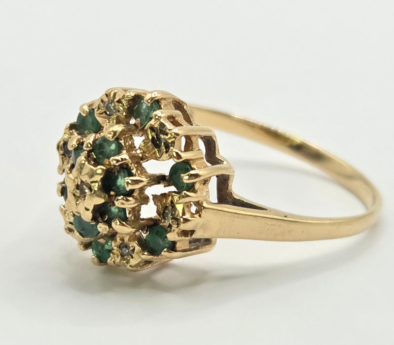 3213 Vintage: 9ct Yellow Gold Emerald & Diamond Dome Cluster Ring