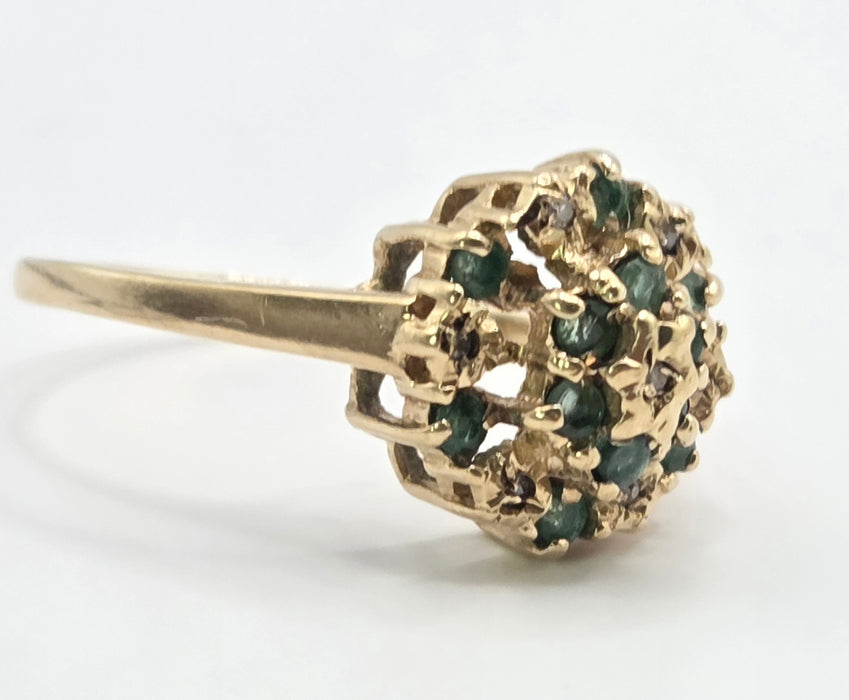 3213 Vintage: 9ct Yellow Gold Emerald & Diamond Dome Cluster Ring