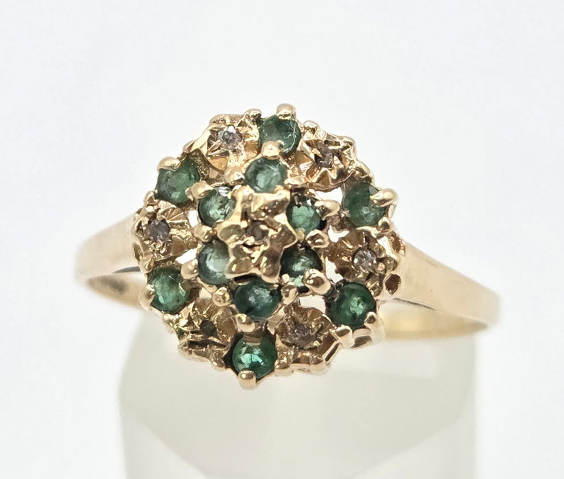 3213 Vintage: 9ct Yellow Gold Emerald & Diamond Dome Cluster Ring