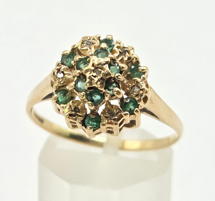 3213 Vintage: 9ct Yellow Gold Emerald & Diamond Dome Cluster Ring