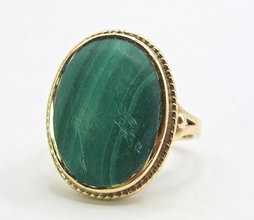 3227 Vintage: 9ct Yellow Gold Malachite Oval Cabochon Ring