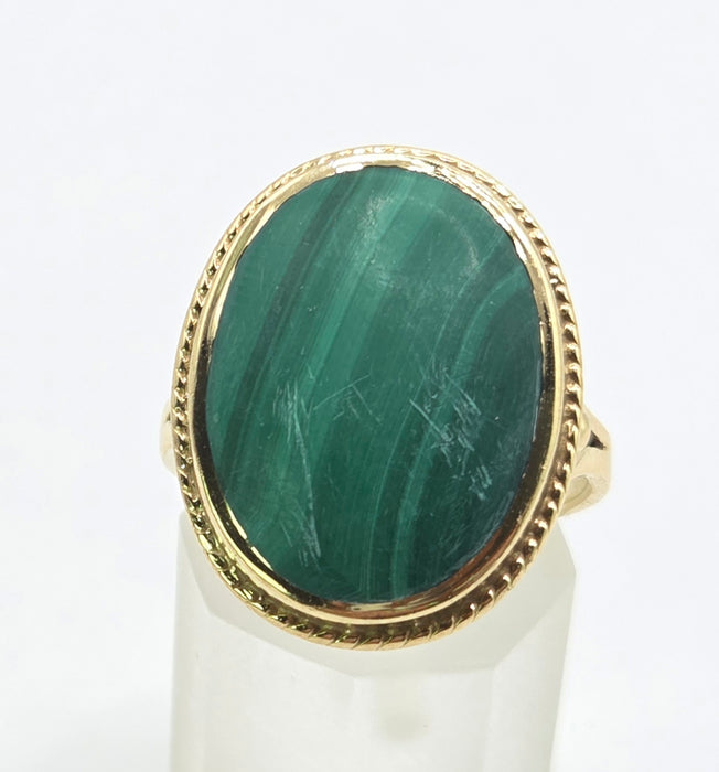 3227 Vintage: 9ct Yellow Gold Malachite Oval Cabochon Ring