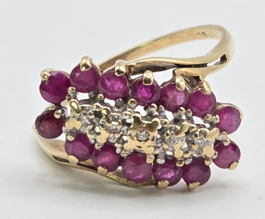 3222 Vintage: 9ct Yellow Gold Ruby & Diamond Cluster Ring — From 1970's