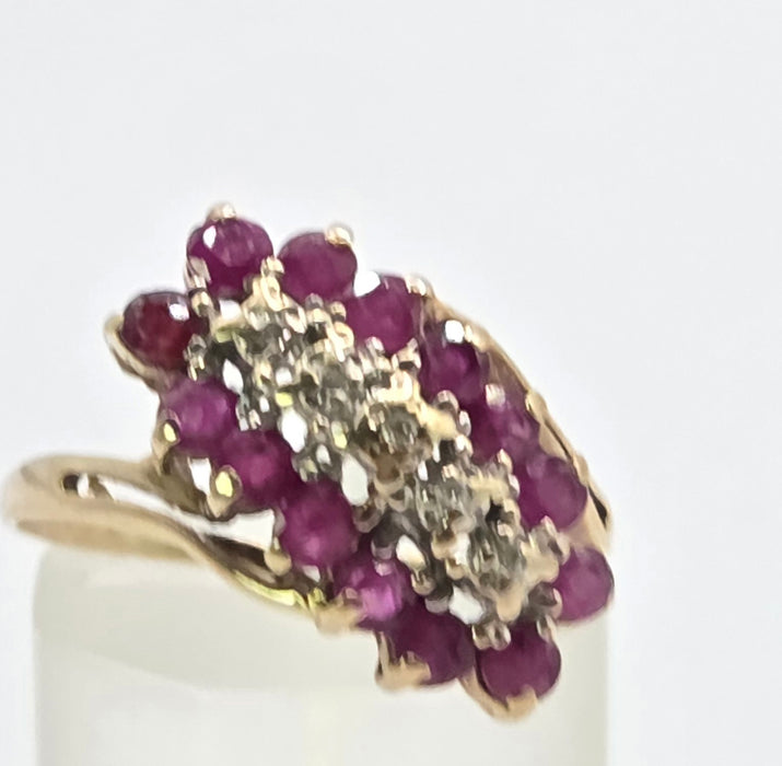 3222 Vintage: 9ct Yellow Gold Ruby & Diamond Cluster Ring — From 1970's
