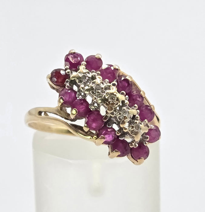3222 Vintage: 9ct Yellow Gold Ruby & Diamond Cluster Ring — From 1970's