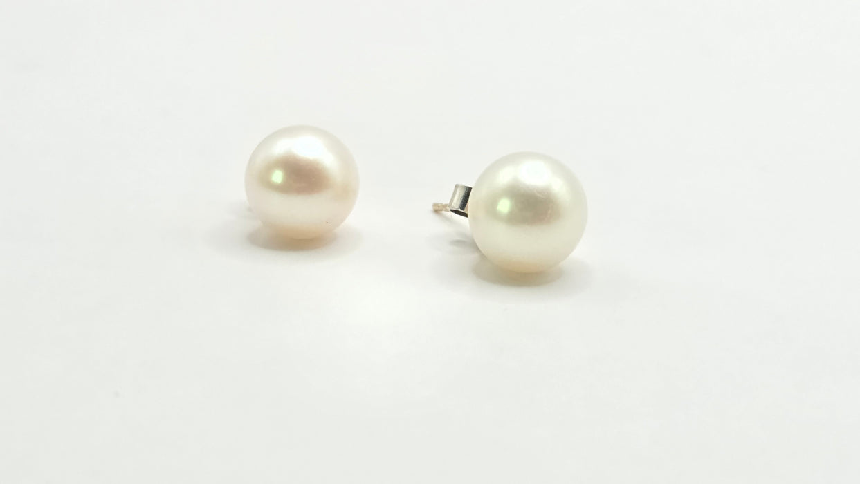 3224 Vintage: 9ct Yellow Gold Cultured Pearl Stud Earrings