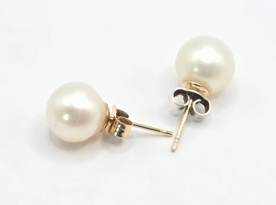 3224 Vintage: 9ct Yellow Gold Cultured Pearl Stud Earrings