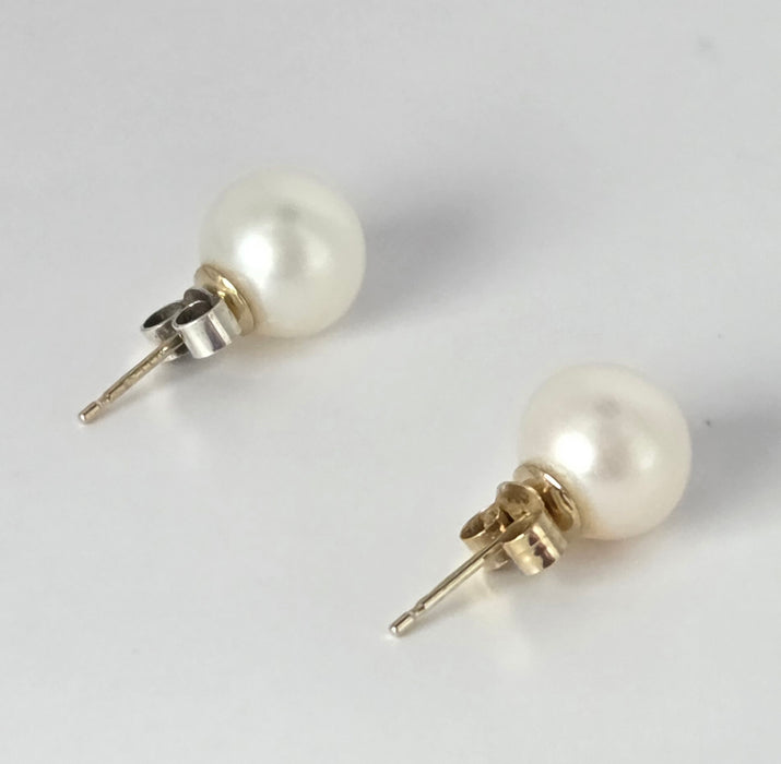 3224 Vintage: 9ct Yellow Gold Cultured Pearl Stud Earrings