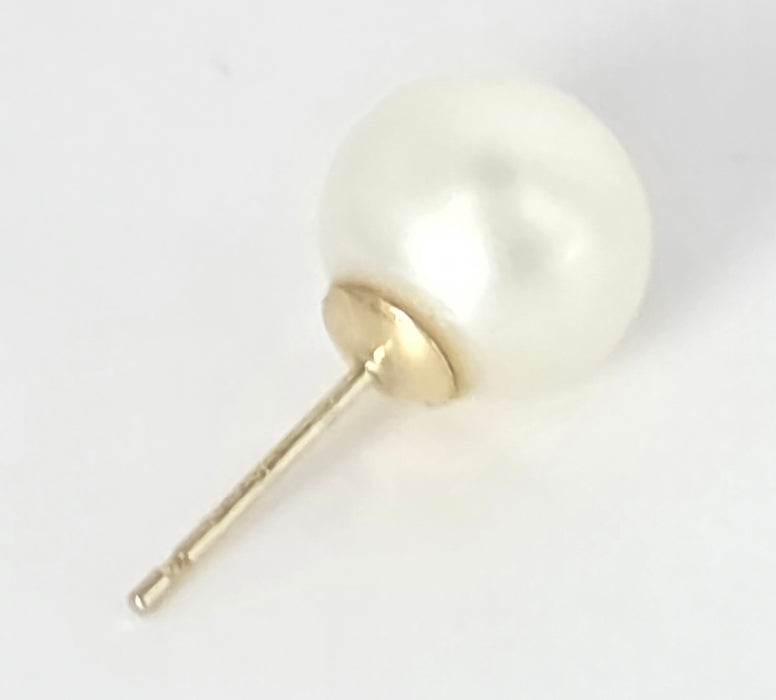 3224 Vintage: 9ct Yellow Gold Cultured Pearl Stud Earrings