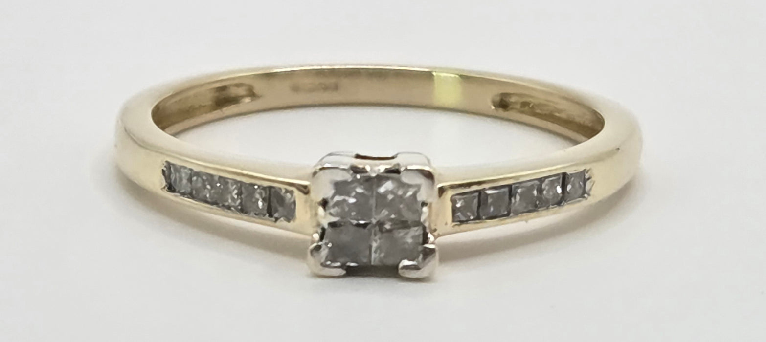 3030 Vintage: 9ct Yellow Gold Princess Cut Diamond Cluster Ring