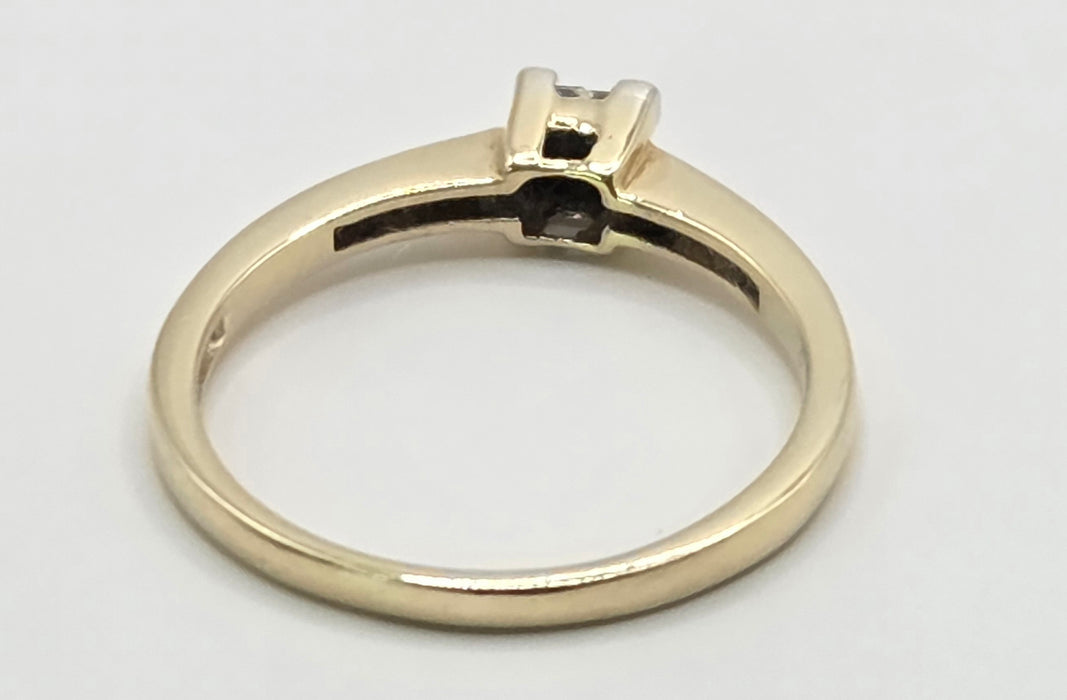 3030 Vintage: 9ct Yellow Gold Princess Cut Diamond Cluster Ring