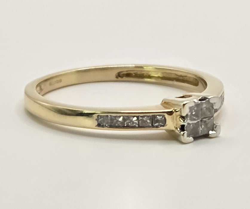 3030 Vintage: 9ct Yellow Gold Princess Cut Diamond Cluster Ring
