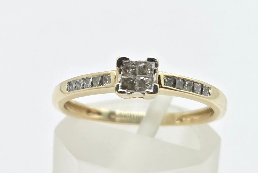 3030 Vintage: 9ct Yellow Gold Princess Cut Diamond Cluster Ring