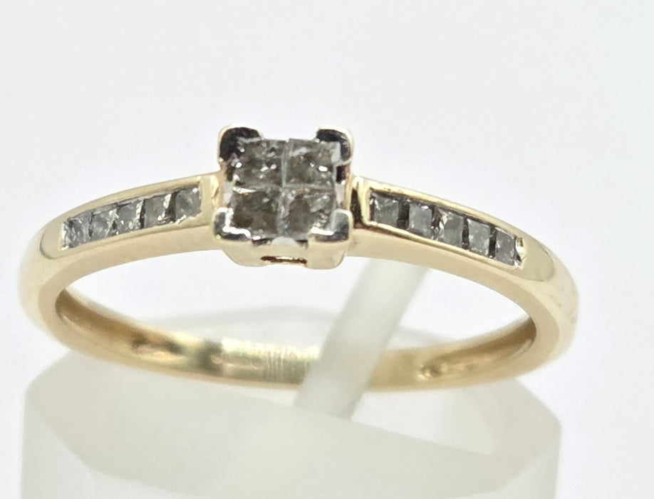 3030 Vintage: 9ct Yellow Gold Princess Cut Diamond Cluster Ring