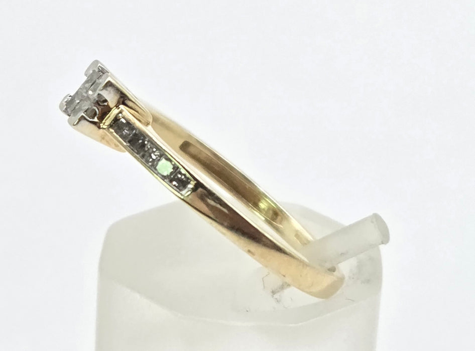 3030 Vintage: 9ct Yellow Gold Princess Cut Diamond Cluster Ring