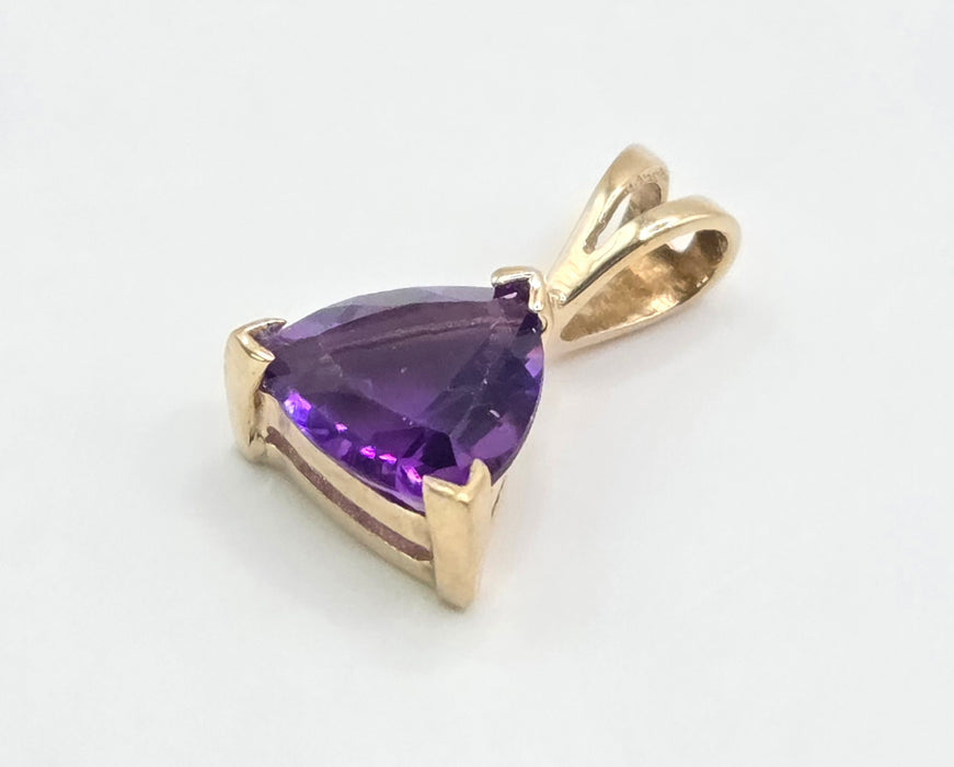 3034 Vintage: 9ct Yellow Gold Amethyst Trillion Pendant