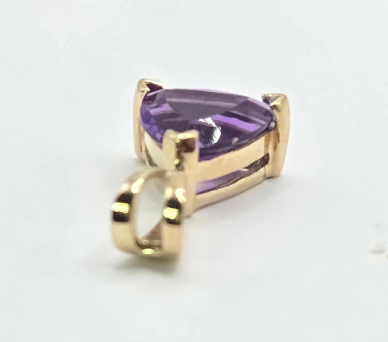 3034 Vintage: 9ct Yellow Gold Amethyst Trillion Pendant