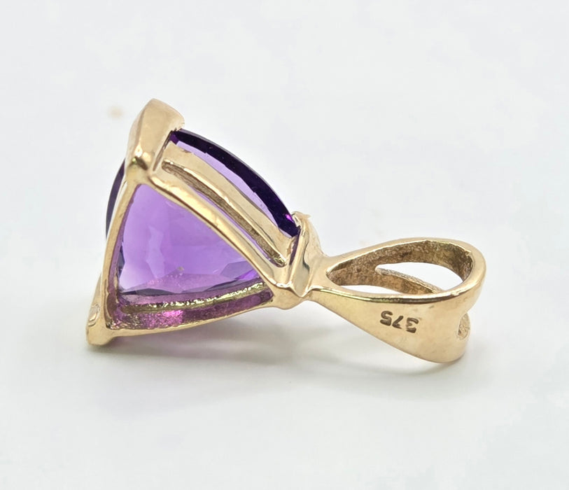 3034 Vintage: 9ct Yellow Gold Amethyst Trillion Pendant