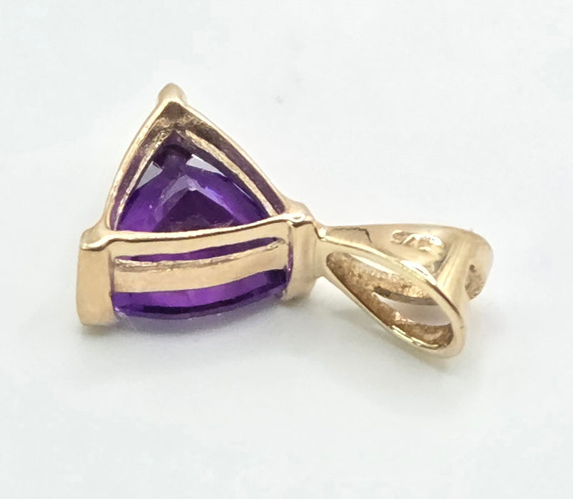 3034 Vintage: 9ct Yellow Gold Amethyst Trillion Pendant