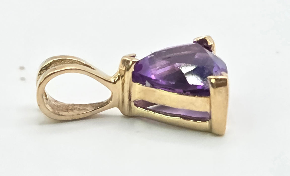 3034 Vintage: 9ct Yellow Gold Amethyst Trillion Pendant