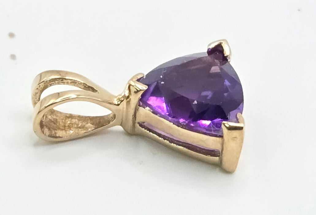 3034 Vintage: 9ct Yellow Gold Amethyst Trillion Pendant