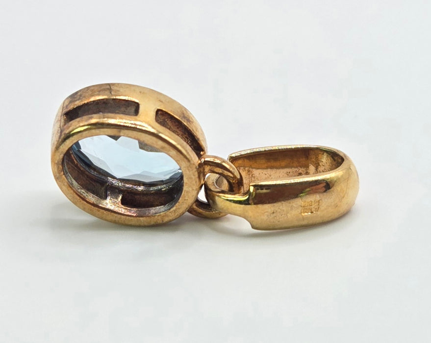 3036 Vintage: 9ct Yellow Gold Blue Topaz Pendant