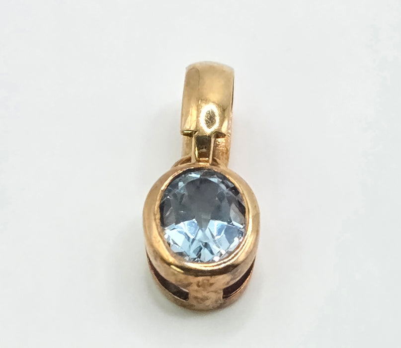 3036 Vintage: 9ct Yellow Gold Blue Topaz Pendant