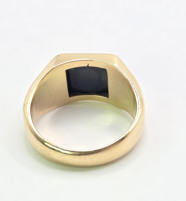 3126 Vintage: 9ct Yellow Gold Black Onyx Signet Ring