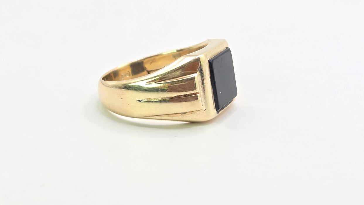 3126 Vintage: 9ct Yellow Gold Black Onyx Signet Ring