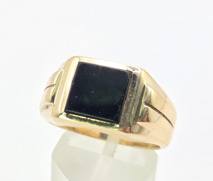 3126 Vintage: 9ct Yellow Gold Black Onyx Signet Ring