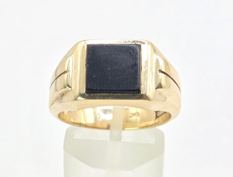 3126 Vintage: 9ct Yellow Gold Black Onyx Signet Ring